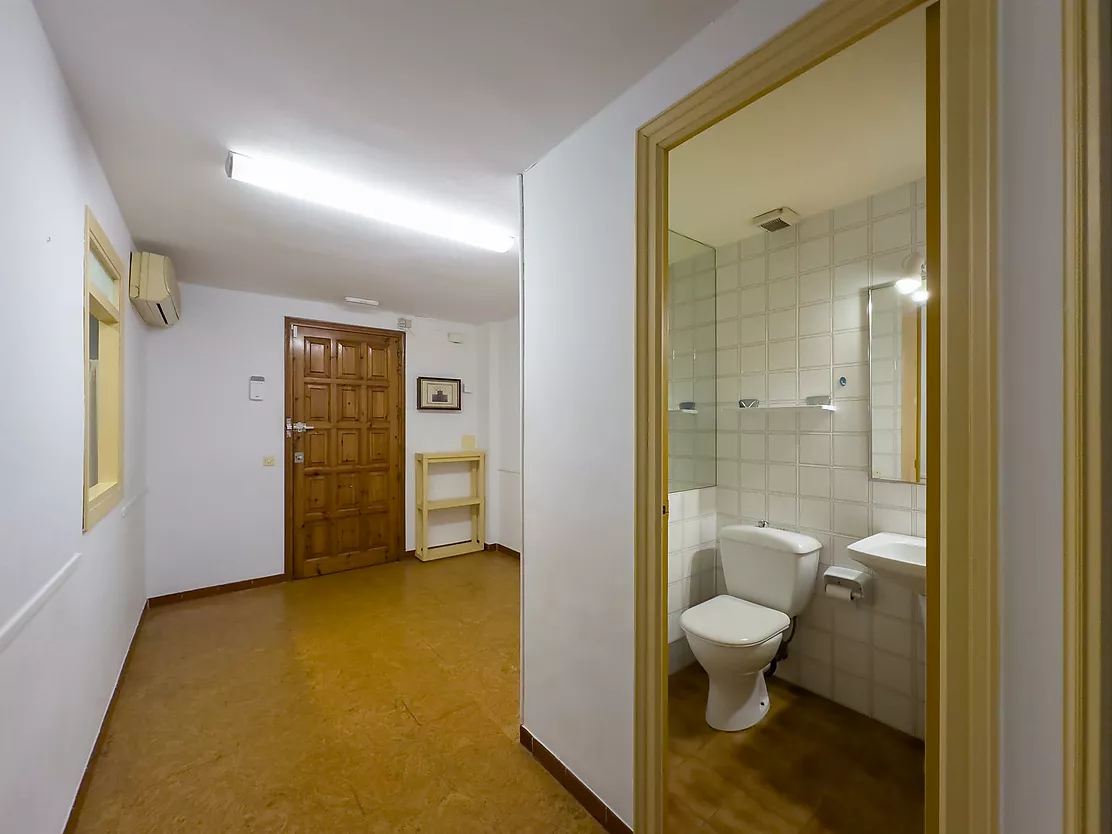 Central Apartment with 4 Bedrooms: An Opportunity to Seize