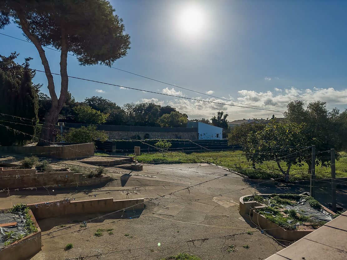 Property in Palafrugell with many possibilities