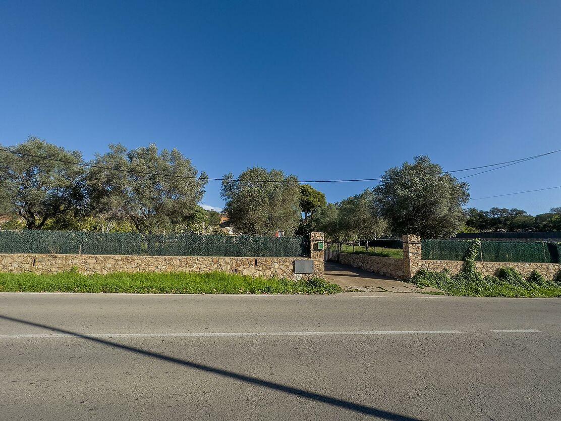 Property in Palafrugell with many possibilities