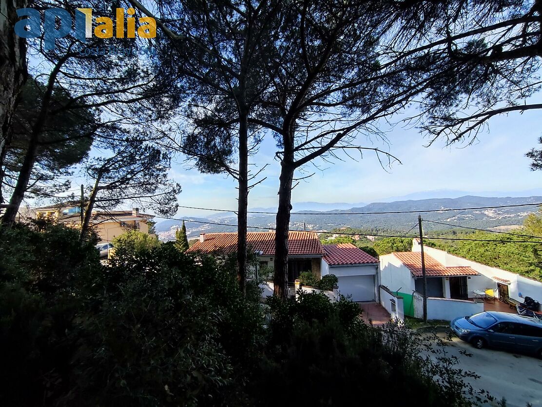 TERRAIN À ROCA GROSSA AVEC VUE LATÉRALE SUR LA MER