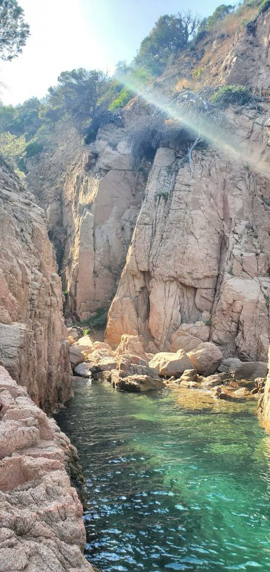 Este Dúplex de gran belleza en la Urbanización Cala Salions, en Tossa de Mar, te encatará.