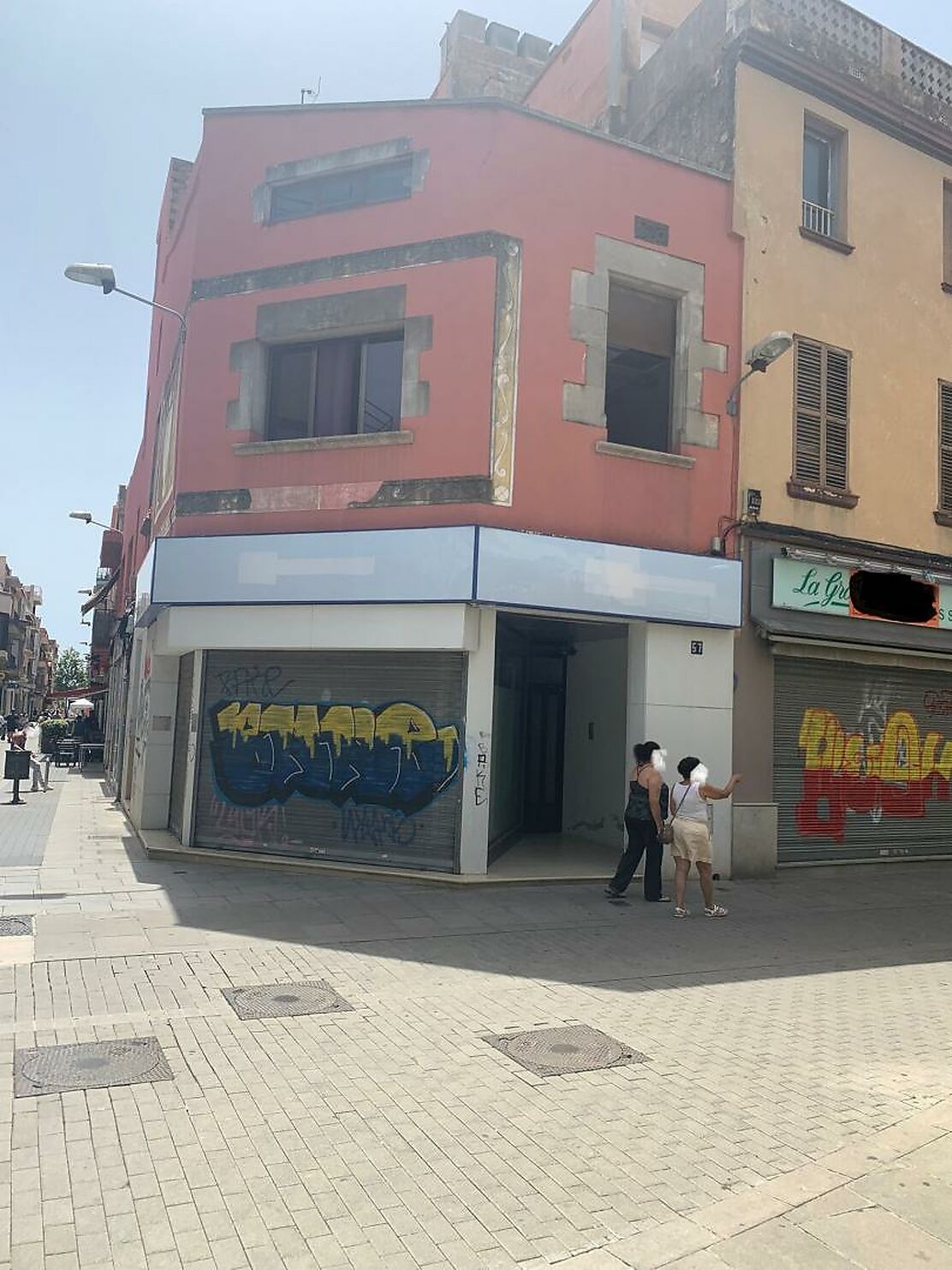 BÂTIMENT SITUÉ EN FACE DE L'ÉGLISE DE MALGRAT DE MAR