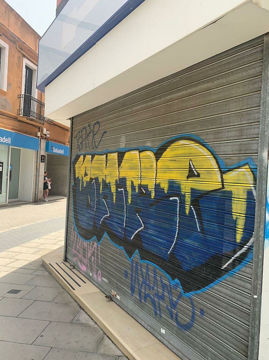 EDIFICIO SITUADO EN FRENTE DE LA IGLESIA DE MALGRAT DE MAR