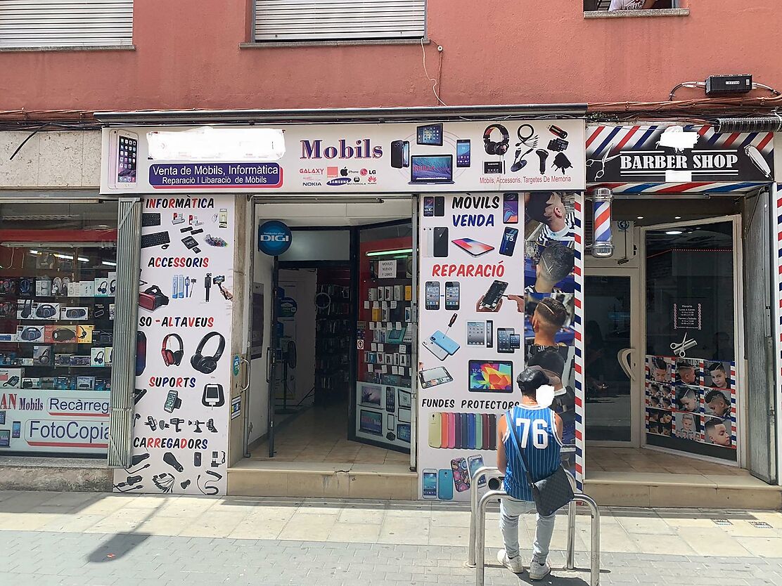 EDIFICIO SITUADO EN FRENTE DE LA IGLESIA DE MALGRAT DE MAR