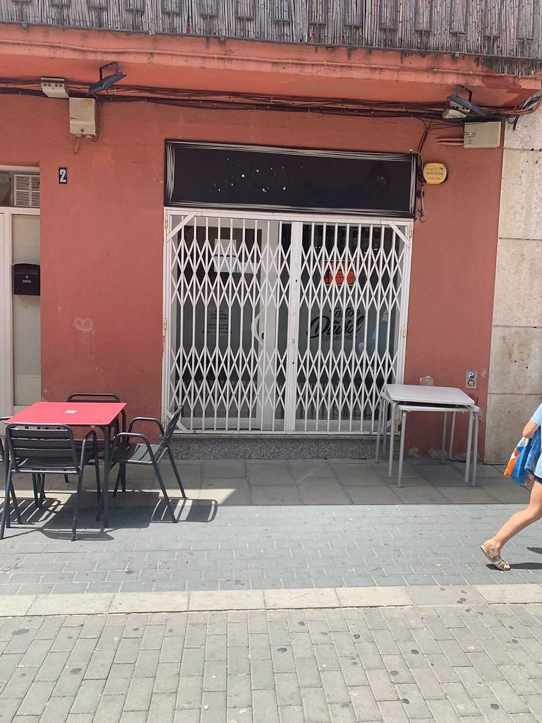 EDIFICIO SITUADO EN FRENTE DE LA IGLESIA DE MALGRAT DE MAR