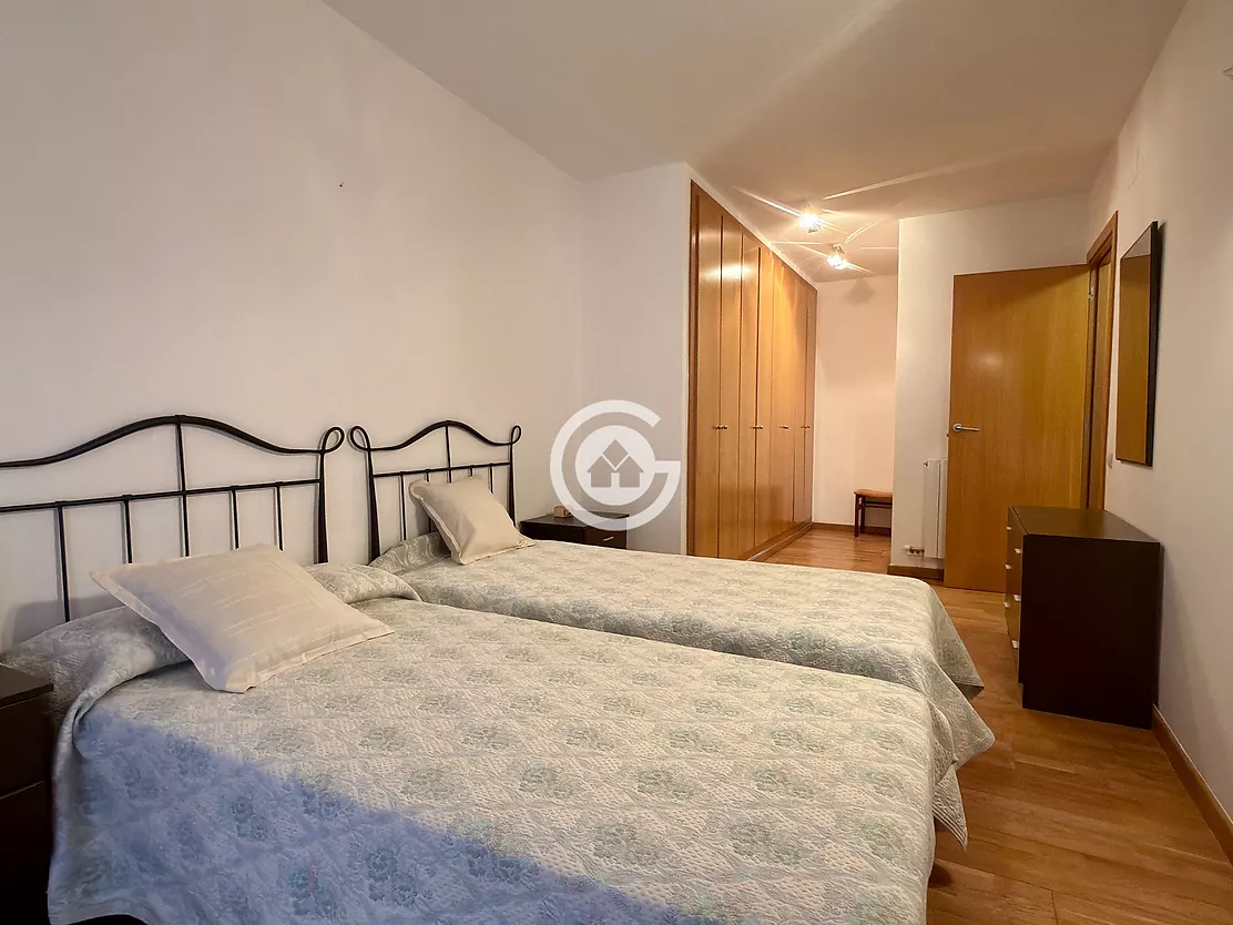 Pis ampli i lluminós al centre de Palafrugell amb ascensor.