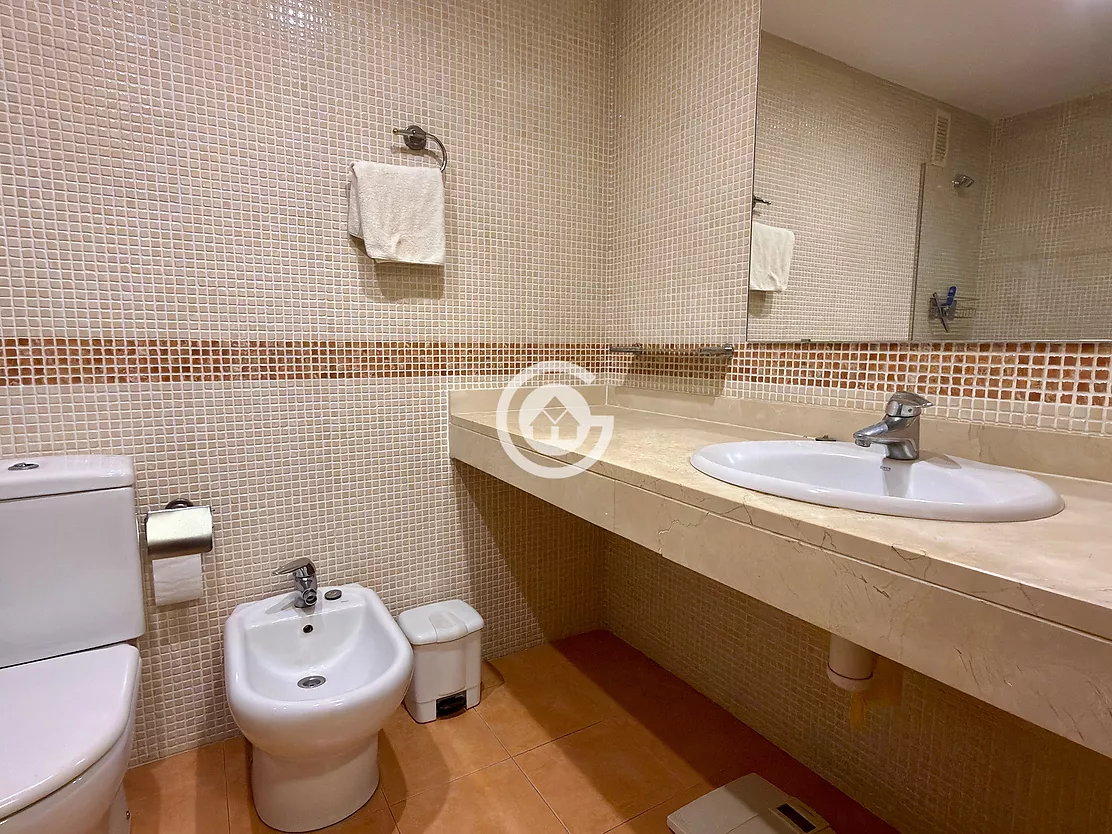 Pis ampli i lluminós al centre de Palafrugell amb ascensor.