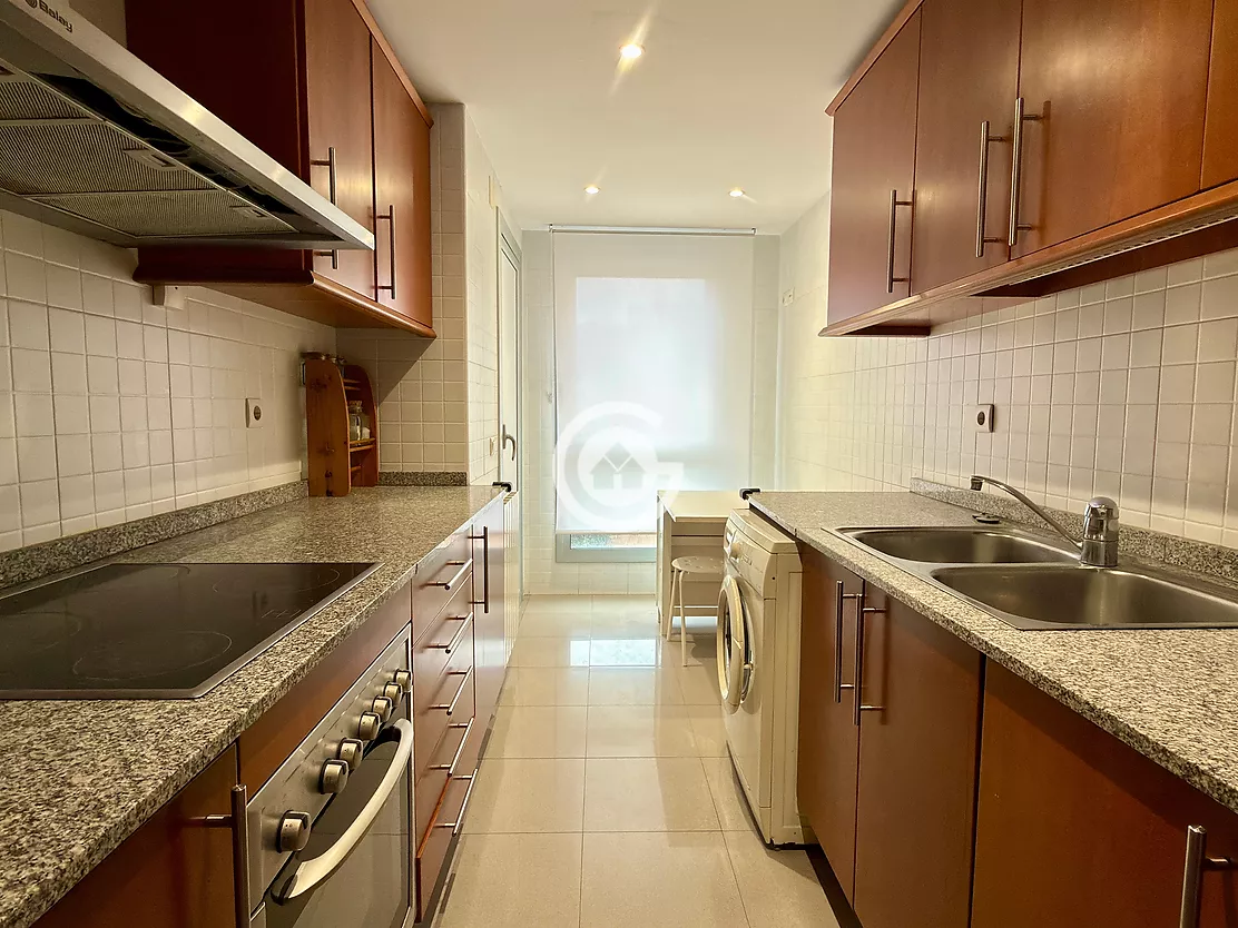 Pis ampli i lluminós al centre de Palafrugell amb ascensor.