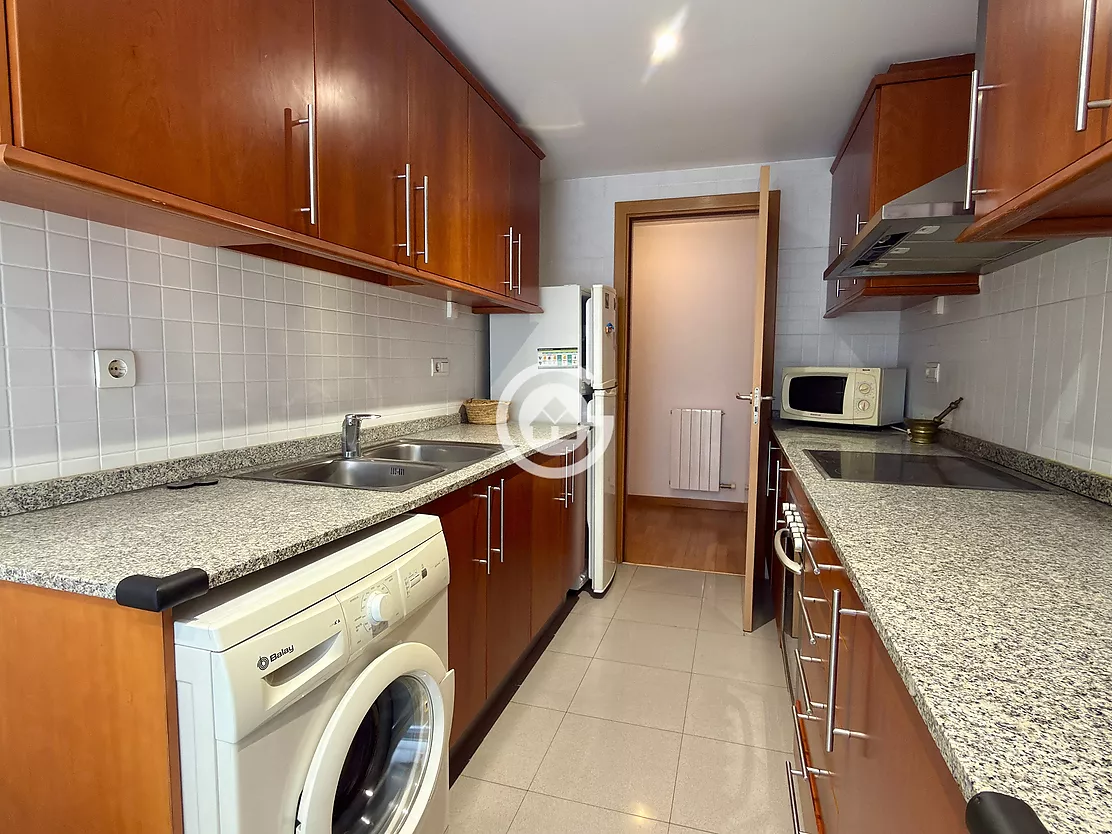 Pis ampli i lluminós al centre de Palafrugell amb ascensor.