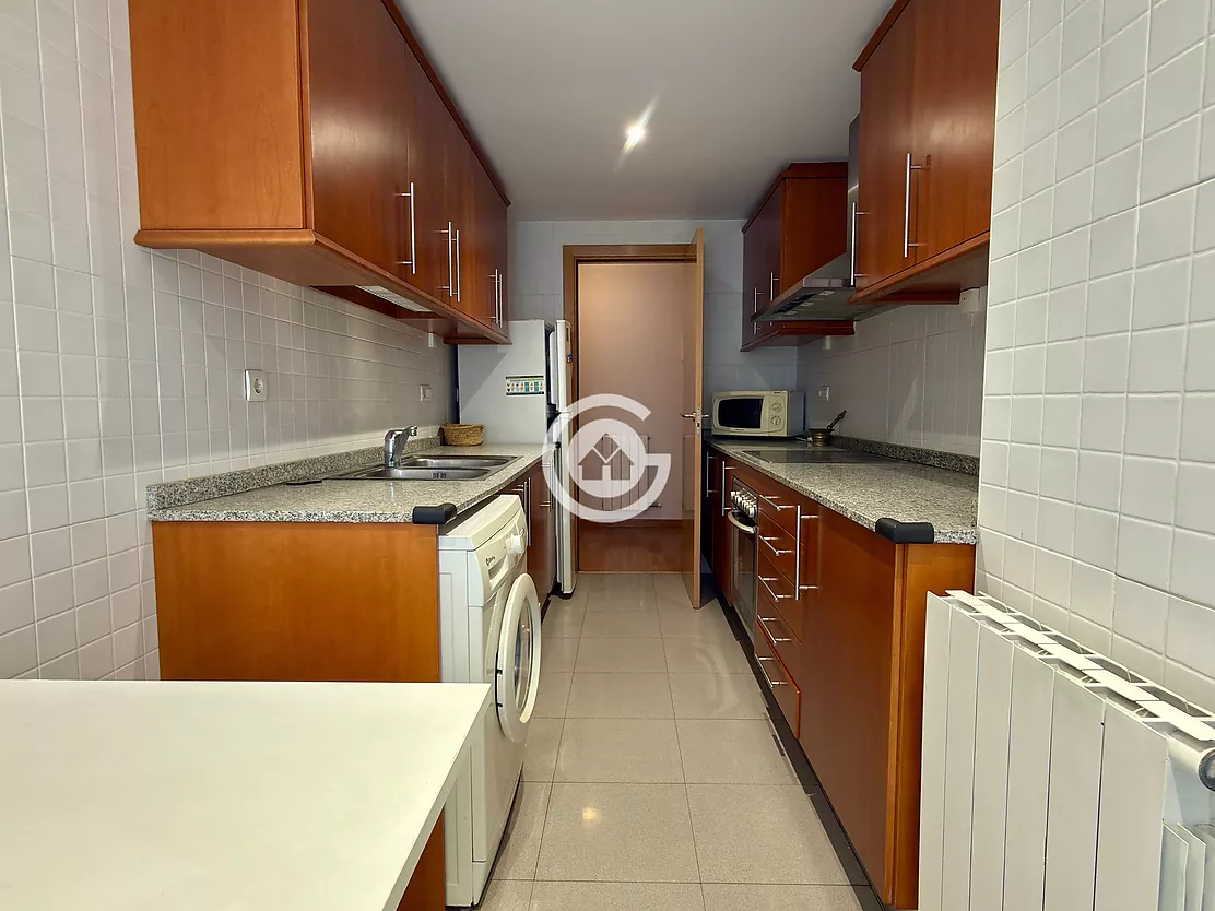 Pis ampli i lluminós al centre de Palafrugell amb ascensor.