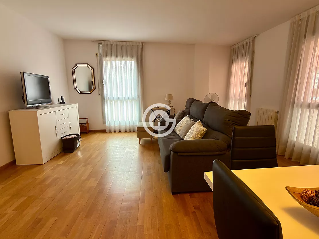 Pis ampli i lluminós al centre de Palafrugell amb ascensor.