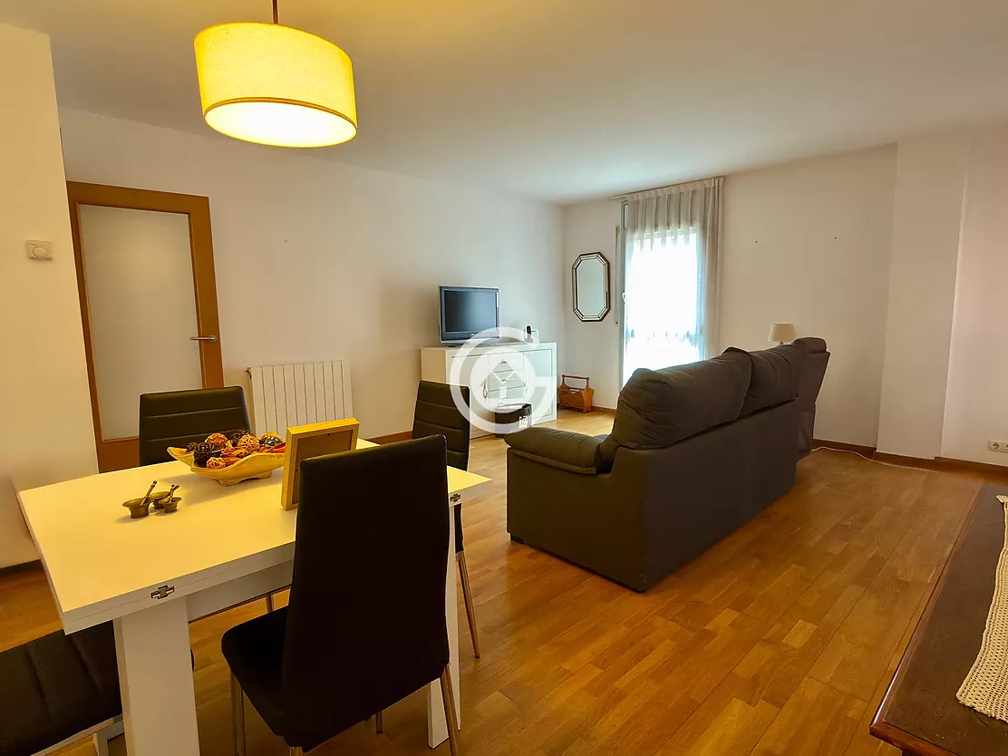 Pis ampli i lluminós al centre de Palafrugell amb ascensor.