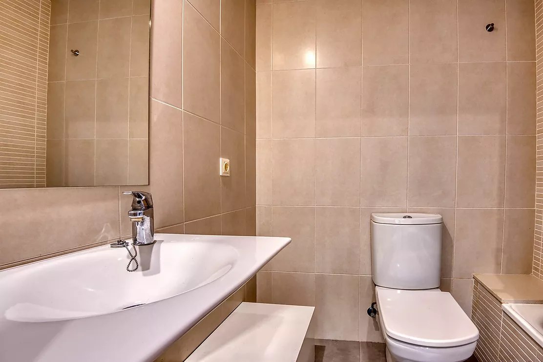 Pis lluminós a punt per entrar a viure.- Sant Feliu de Guíxols