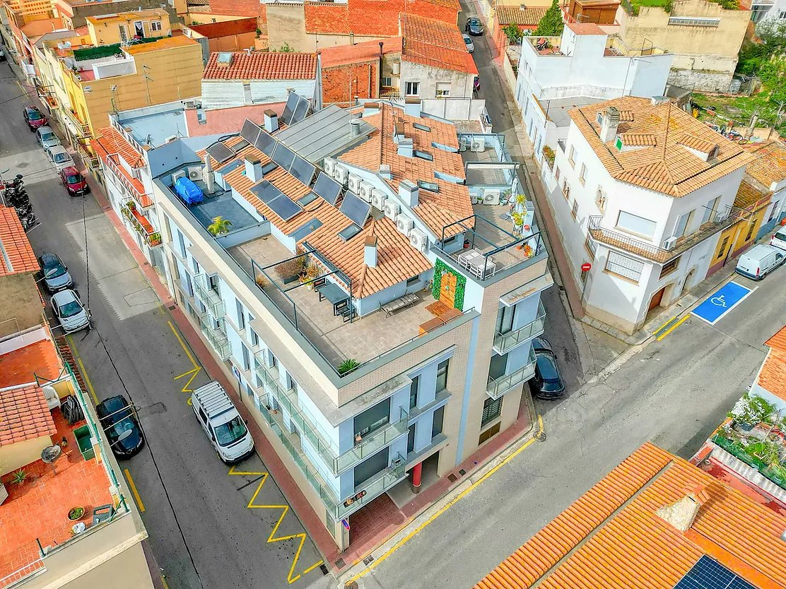 Pis lluminós a punt per entrar a viure.- Sant Feliu de Guíxols