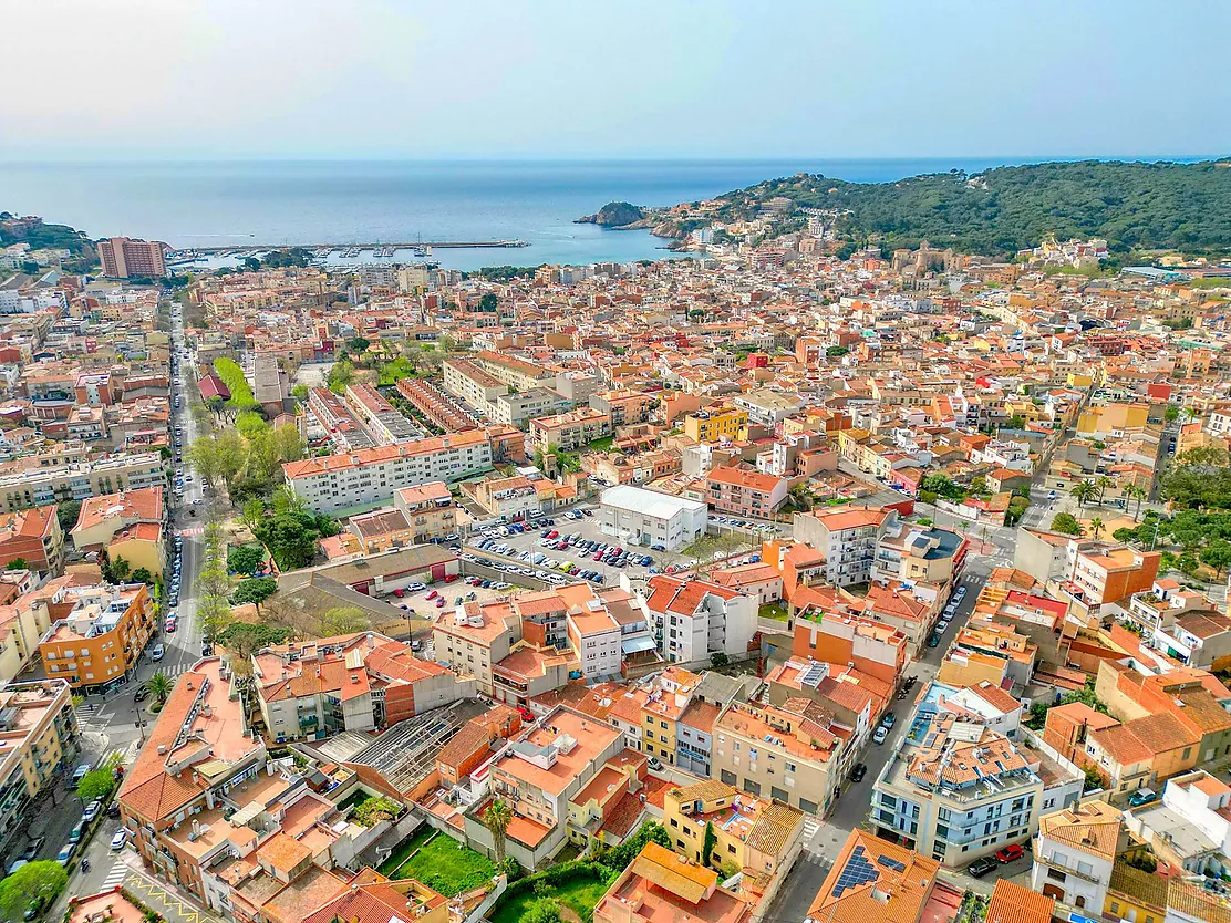 Pis lluminós a punt per entrar a viure.- Sant Feliu de Guíxols