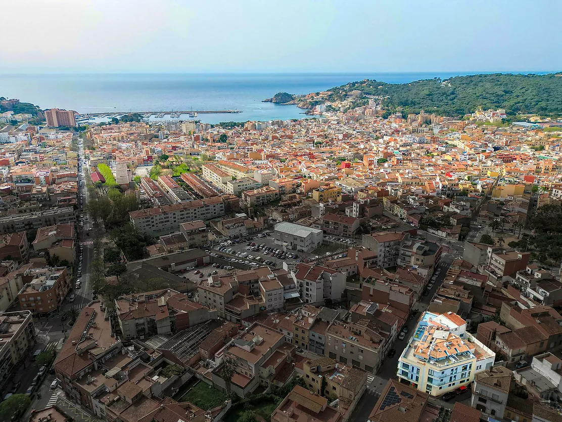 Pis lluminós a punt per entrar a viure.- Sant Feliu de Guíxols