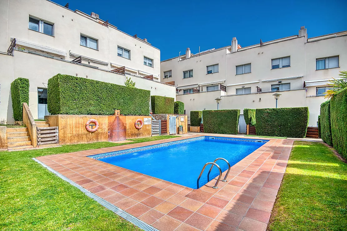 Semi-detached house with terraces and pool.- Sant Feliu de Gu&iacute;xols