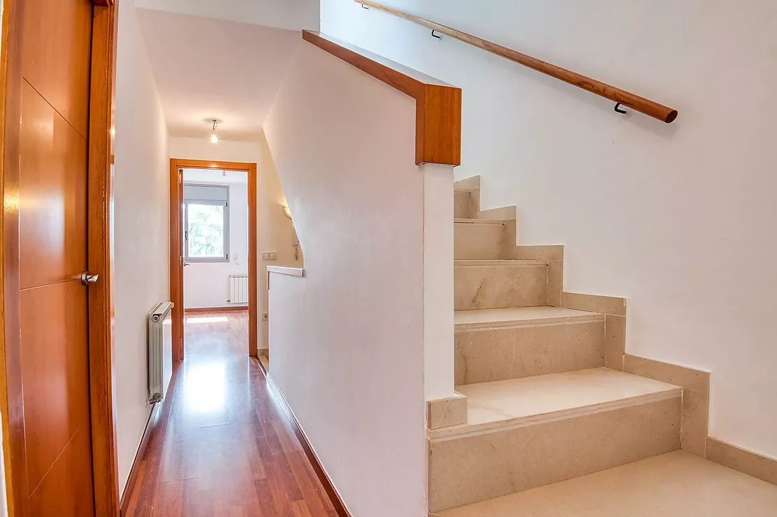Semi-detached house with terraces and pool.- Sant Feliu de Guíxols