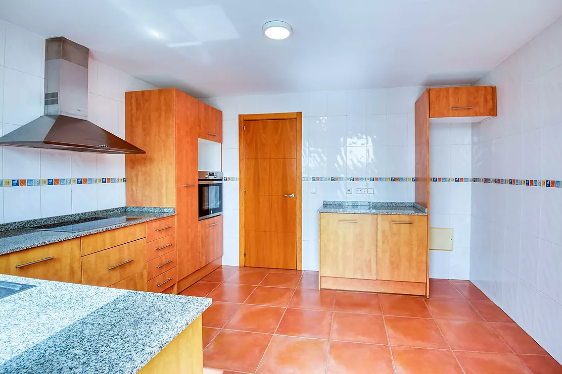 Semi-detached house with terraces and pool.- Sant Feliu de Guíxols