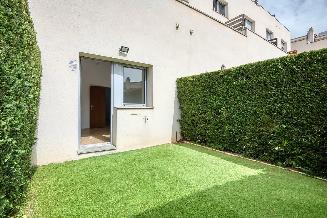 Semi-detached house with terraces and pool.- Sant Feliu de Guíxols