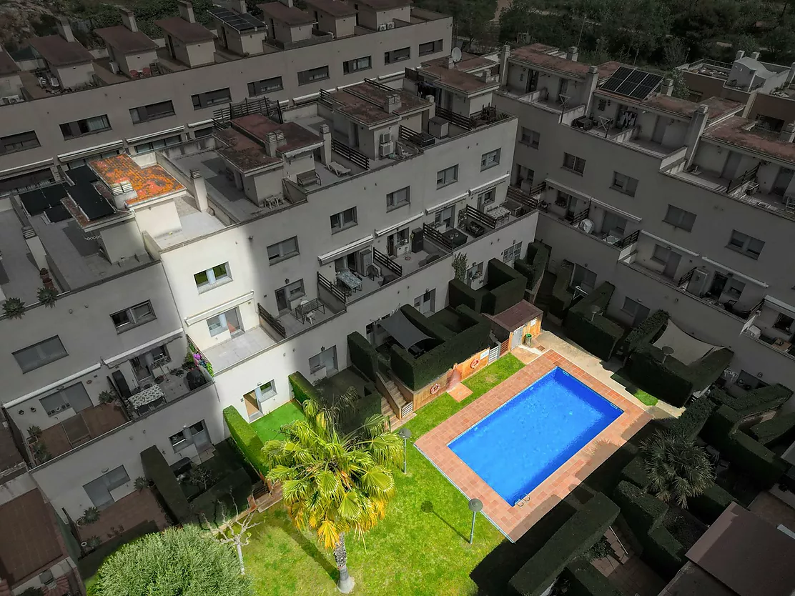 Semi-detached house with terraces and pool.- Sant Feliu de Guíxols