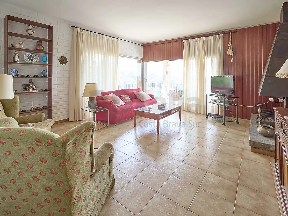 Villa with great potential, a 2,000 m  plot and boundless spaces in Los Pinares