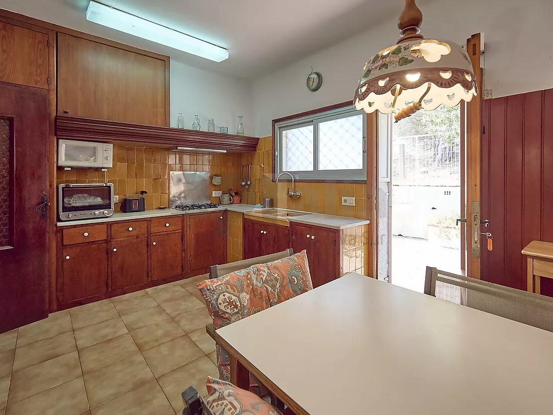 Villa with great potential, a 2,000 m  plot and boundless spaces in Los Pinares