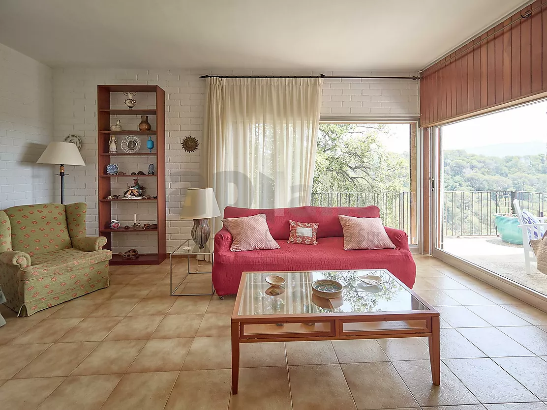 Villa with great potential, a 2,000 m  plot and boundless spaces in Los Pinares