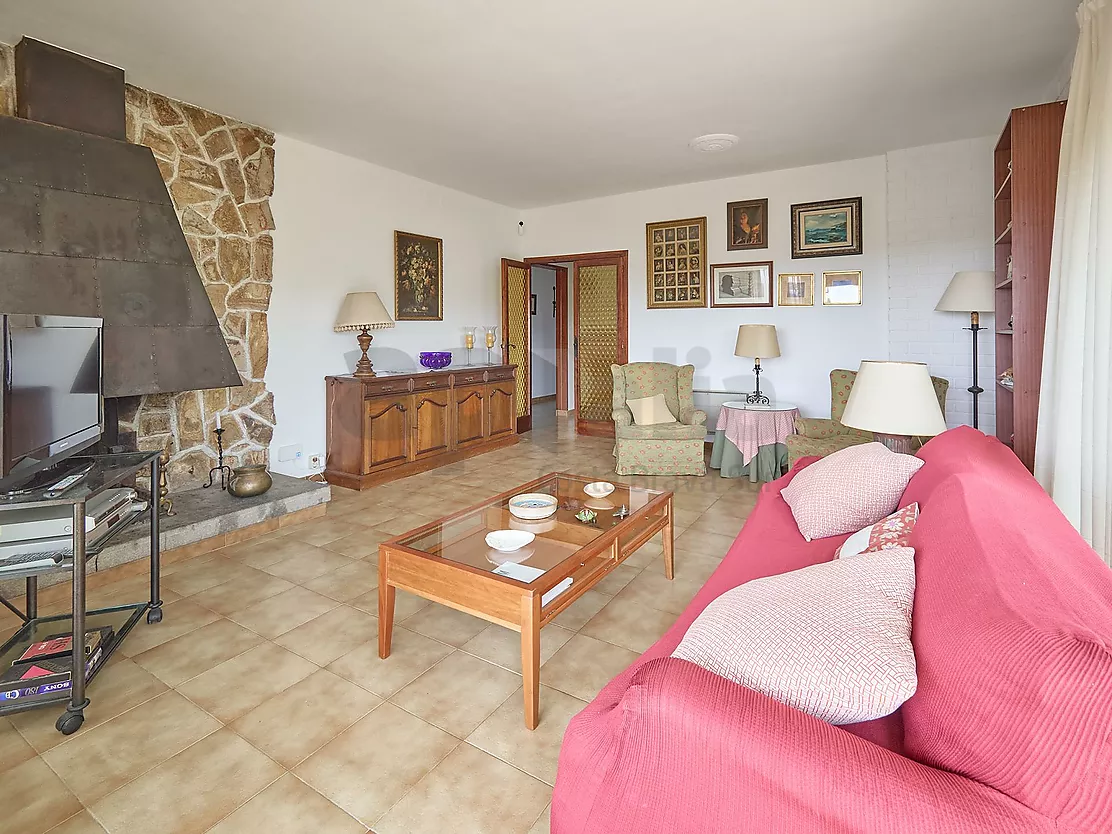 Villa with great potential, a 2,000 m  plot and boundless spaces in Los Pinares