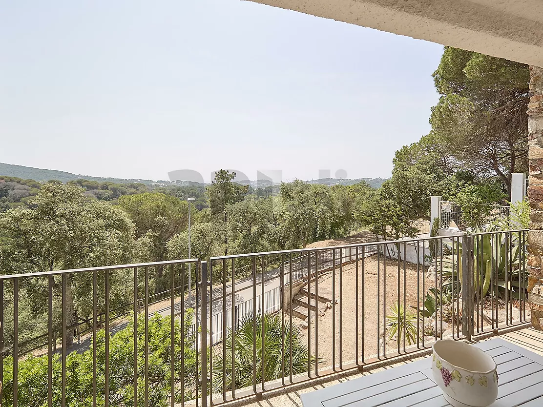 Villa with great potential, a 2,000 m  plot and boundless spaces in Los Pinares