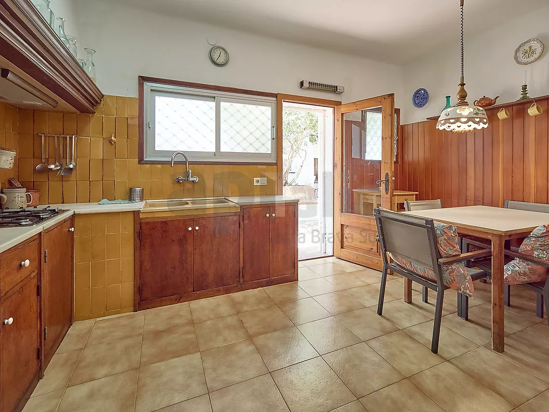 Villa with great potential, a 2,000 m  plot and boundless spaces in Los Pinares