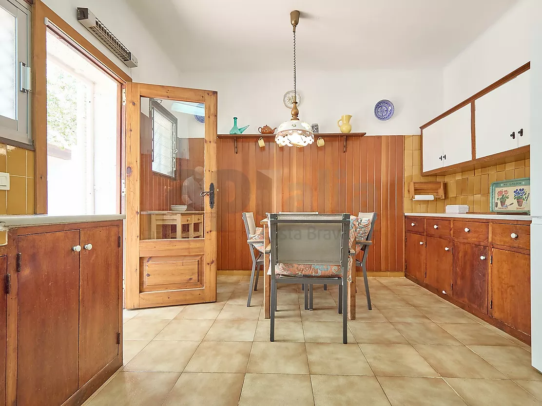 Villa with great potential, a 2,000 m  plot and boundless spaces in Los Pinares
