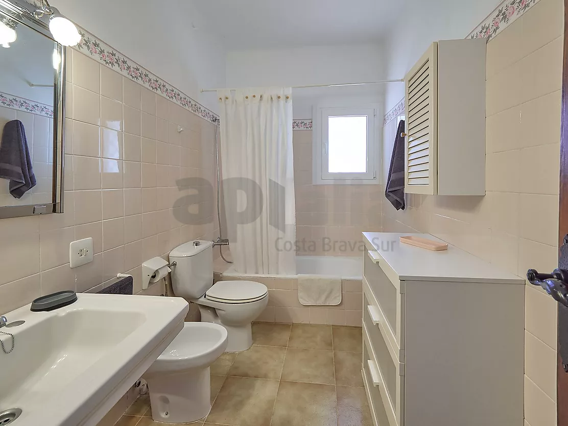 Villa with great potential, a 2,000 m  plot and boundless spaces in Los Pinares