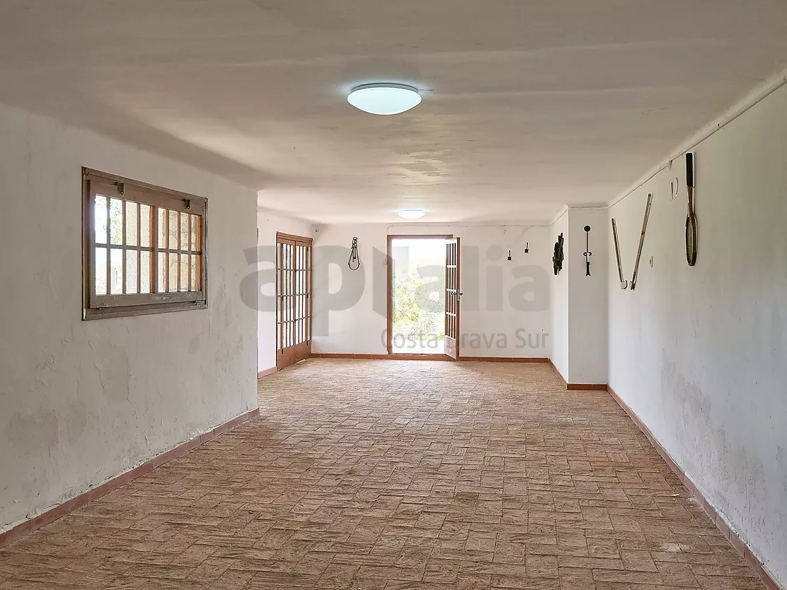 Villa with great potential, a 2,000 m  plot and boundless spaces in Los Pinares