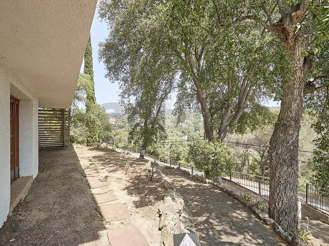 Villa with great potential, a 2,000 m  plot and boundless spaces in Los Pinares