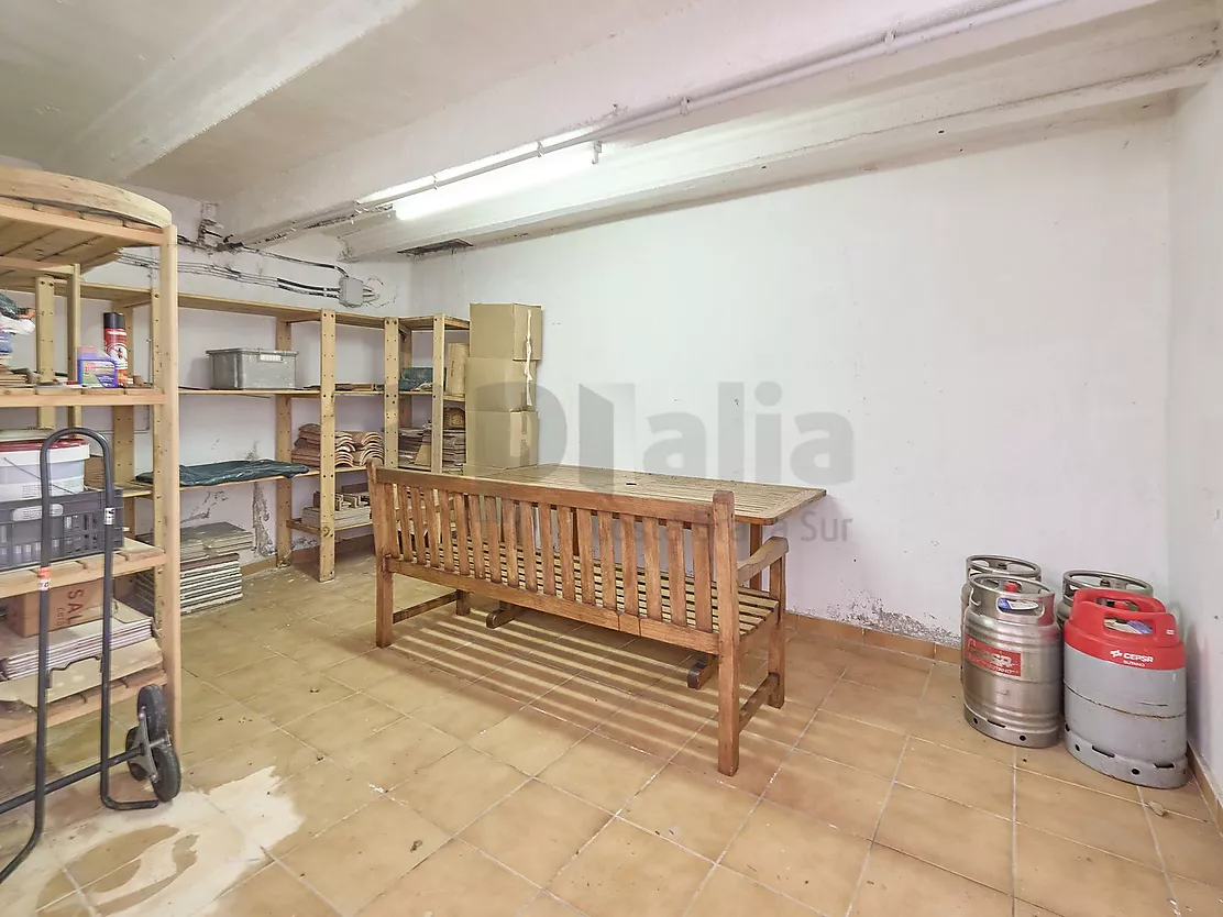 Villa with great potential, a 2,000 m  plot and boundless spaces in Los Pinares
