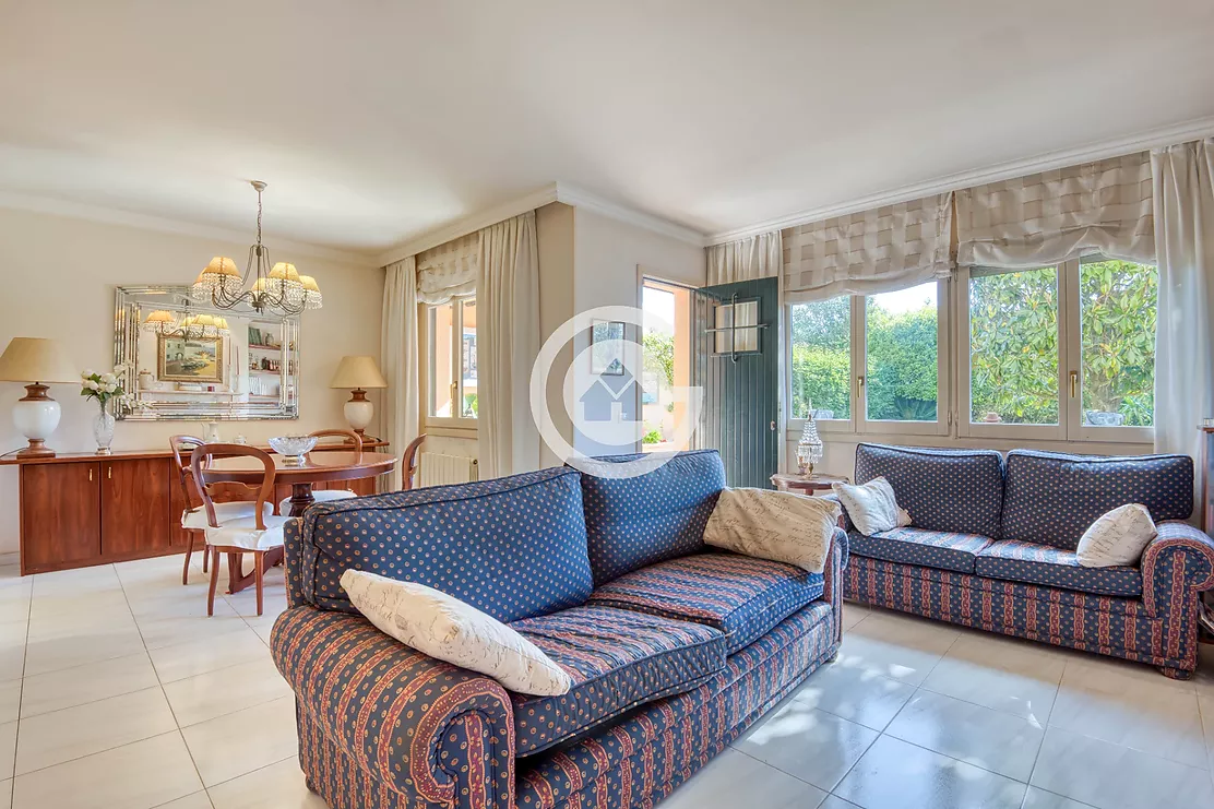 Acollidora casa adossada amb 3 habitacions , jardí privat en zona molt tranquil de Palafrugell
