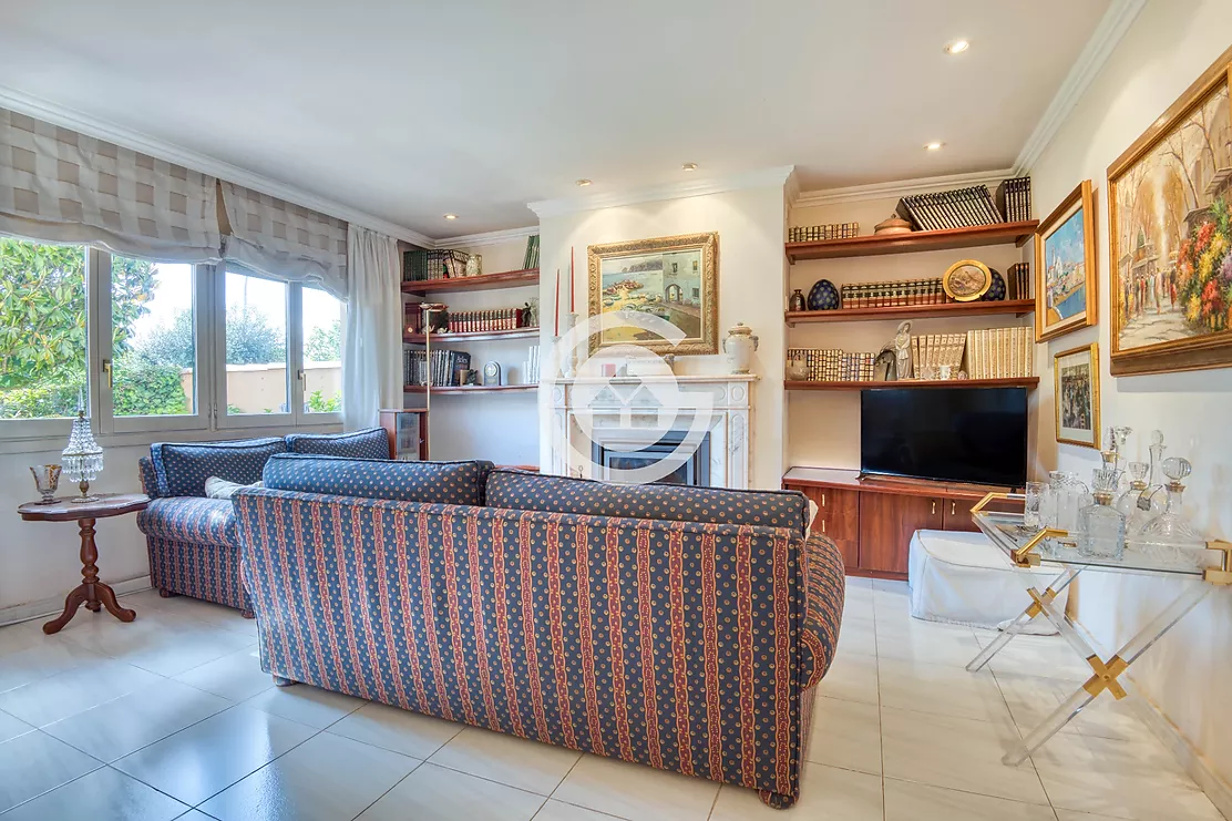 Acollidora casa adossada amb 3 habitacions , jardí privat en zona molt tranquil de Palafrugell
