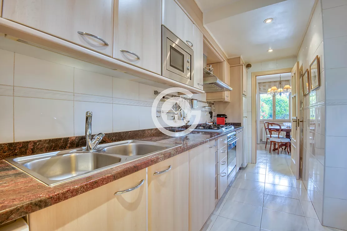Acollidora casa adossada amb 3 habitacions , jardí privat en zona molt tranquil de Palafrugell