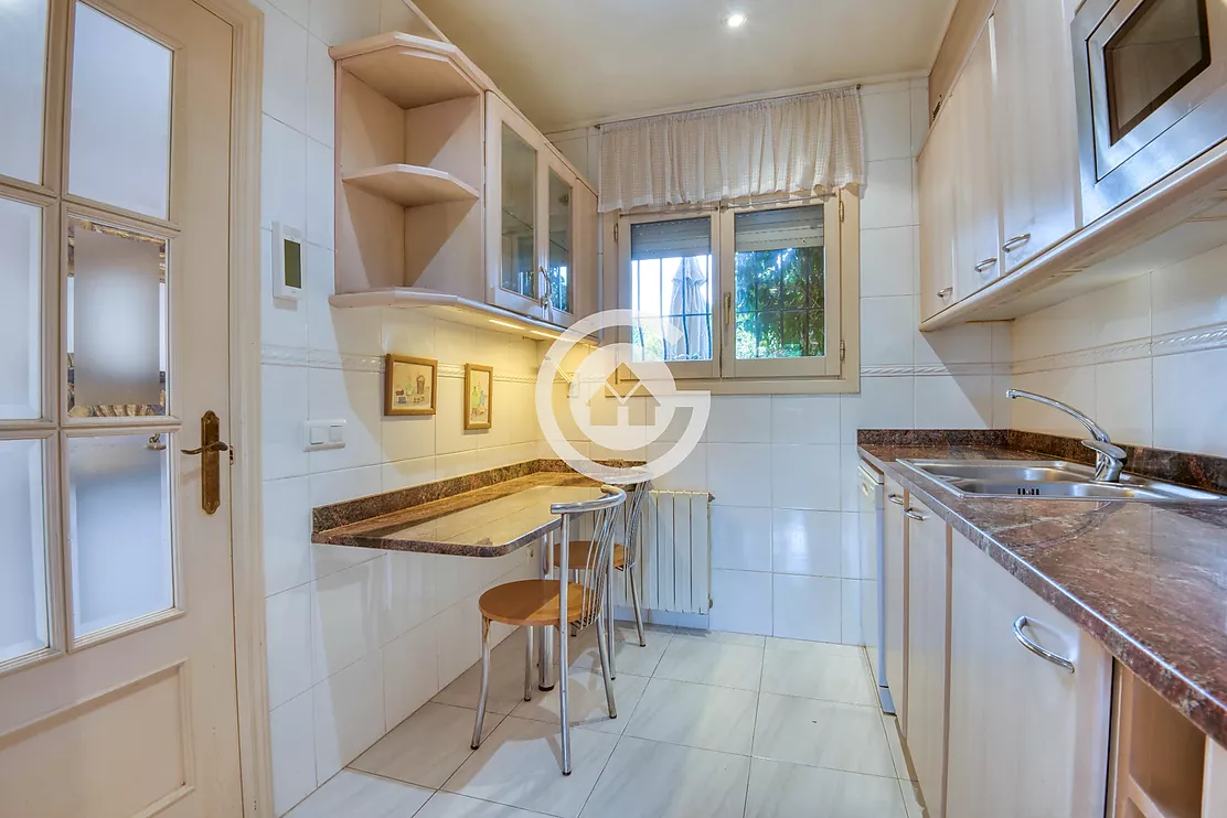 Acollidora casa adossada amb 3 habitacions , jardí privat en zona molt tranquil de Palafrugell