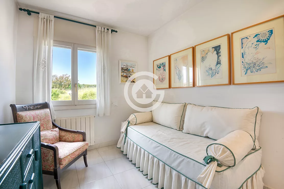 Acollidora casa adossada amb 3 habitacions , jardí privat en zona molt tranquil de Palafrugell