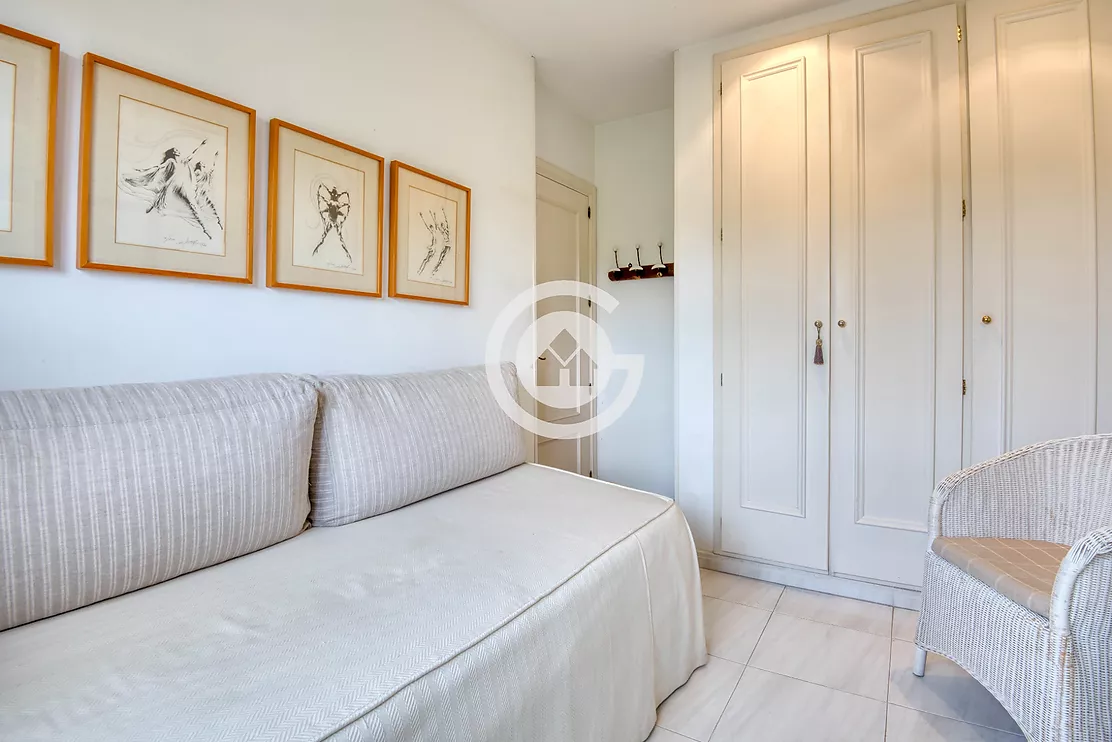 Acollidora casa adossada amb 3 habitacions , jardí privat en zona molt tranquil de Palafrugell