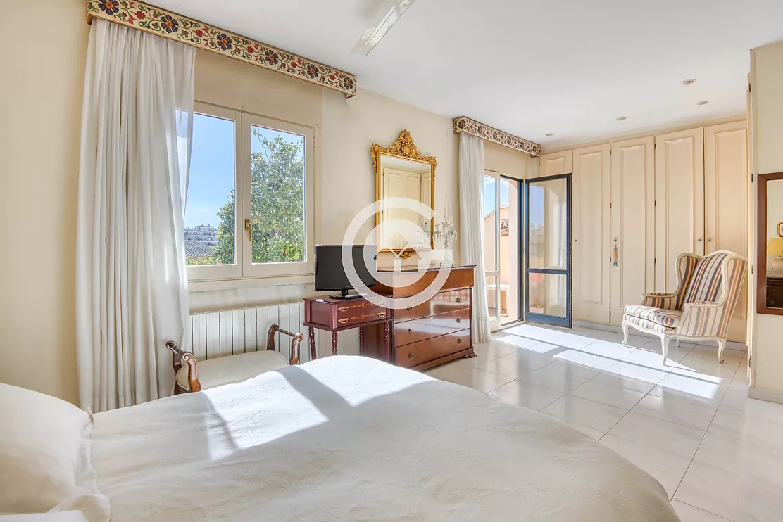 Acollidora casa adossada amb 3 habitacions , jardí privat en zona molt tranquil de Palafrugell
