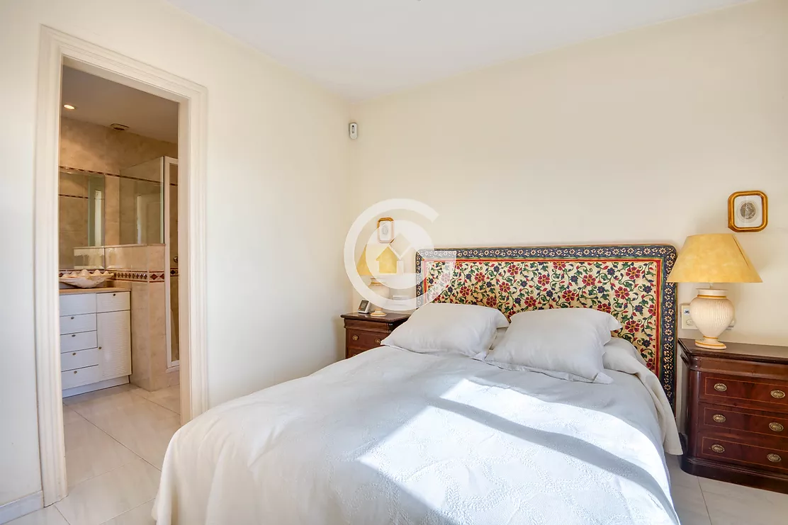 Acollidora casa adossada amb 3 habitacions , jardí privat en zona molt tranquil de Palafrugell