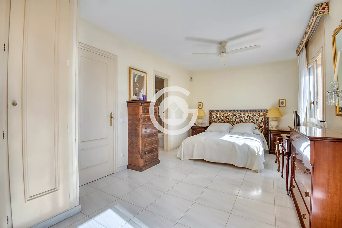 Acollidora casa adossada amb 3 habitacions , jardí privat en zona molt tranquil de Palafrugell