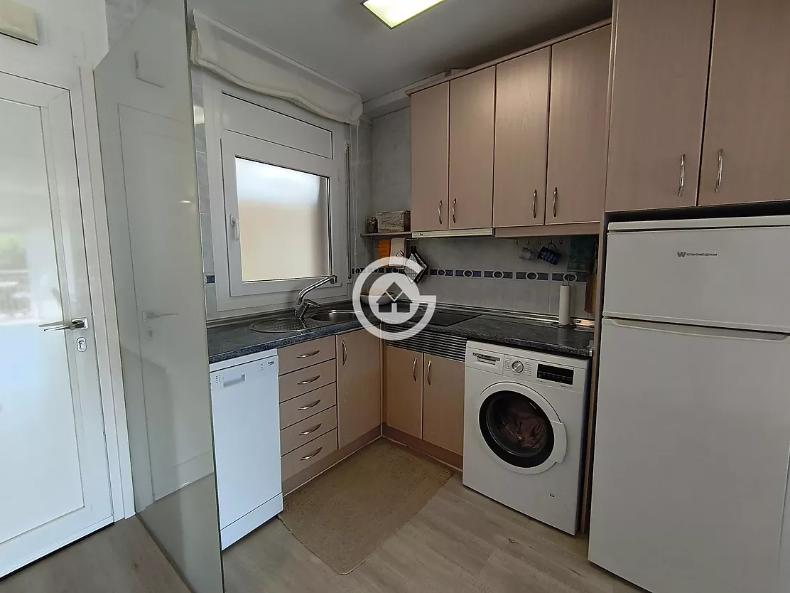 Apartament reformat amb terrassa i piscina comunitària a Calella de Palafrugell