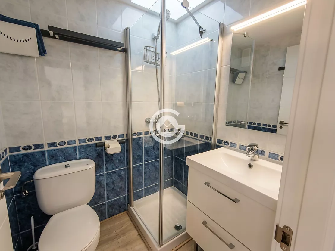 Apartament reformat amb terrassa i piscina comunitària a Calella de Palafrugell
