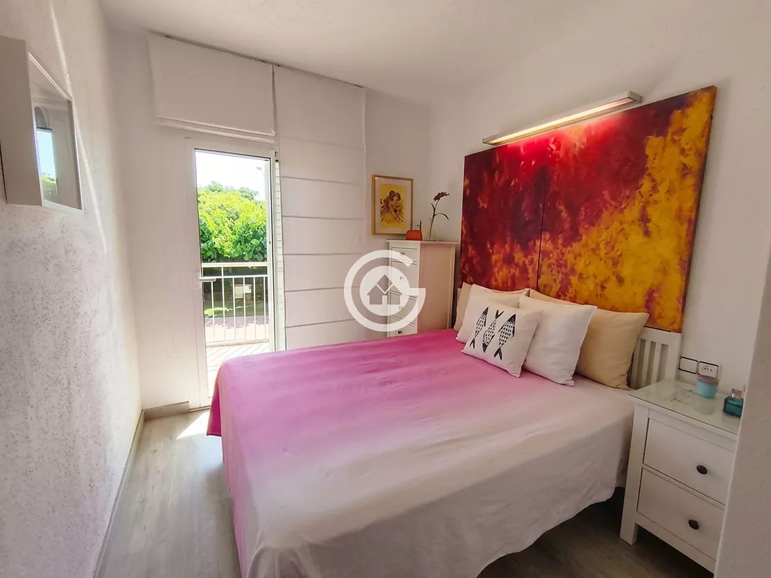 Apartament reformat amb terrassa i piscina comunitària a Calella de Palafrugell