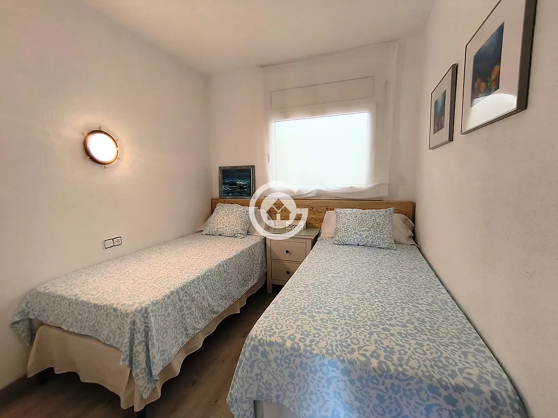 Apartament reformat amb terrassa i piscina comunitària a Calella de Palafrugell