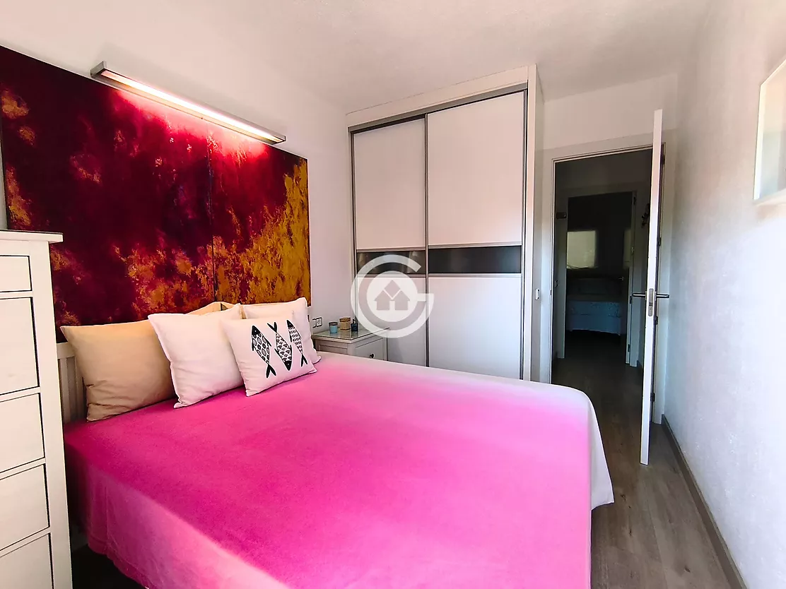 Apartament reformat amb terrassa i piscina comunitària a Calella de Palafrugell